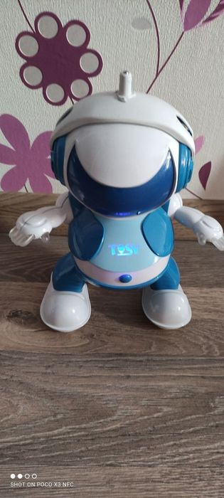 Детская игрушка робот