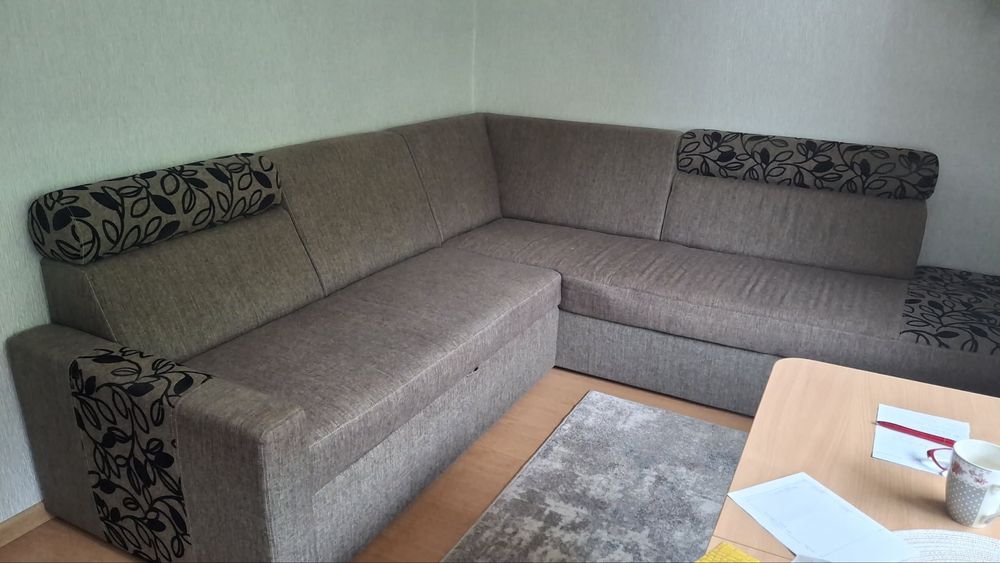 Narożnik brązowy