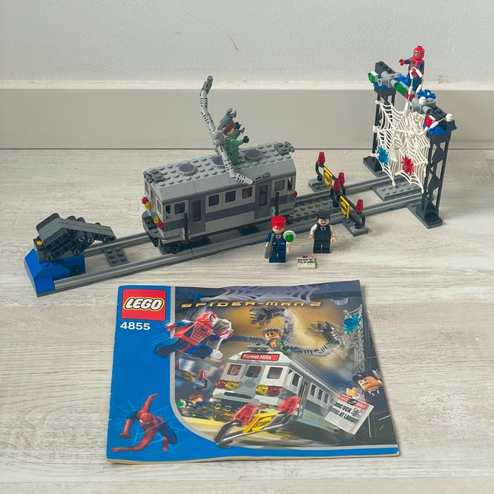 Lego 4855 Spider-Man’s Train Rescue (2004)