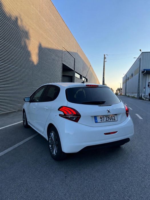 Peugeot 208 1.5 Blue-HDI Signature — photo 3