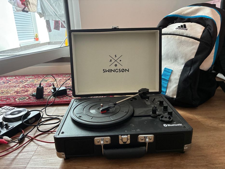 Vinyl record player