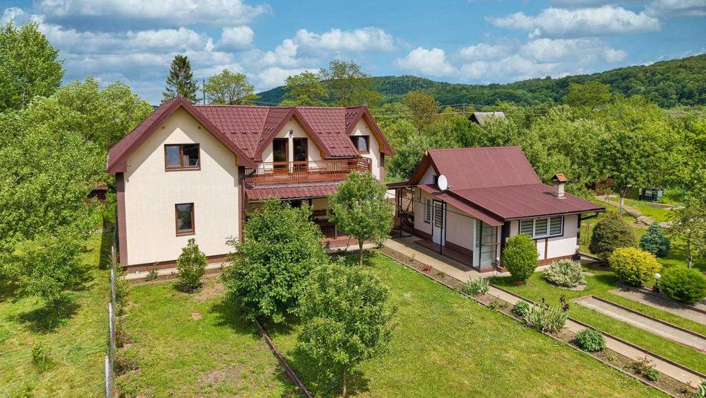 Будинок у Карпатах 195 м² + гостьовий будинок та колиба | Для життя або бізнесу