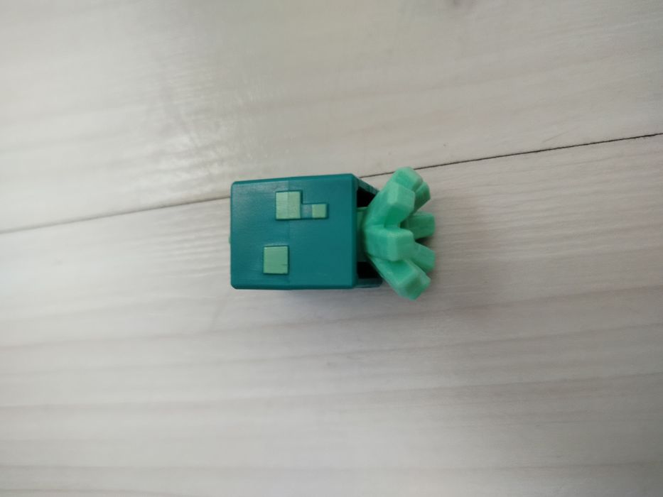 Figurka Minecraft Kinder joy świecąca kałamarnica