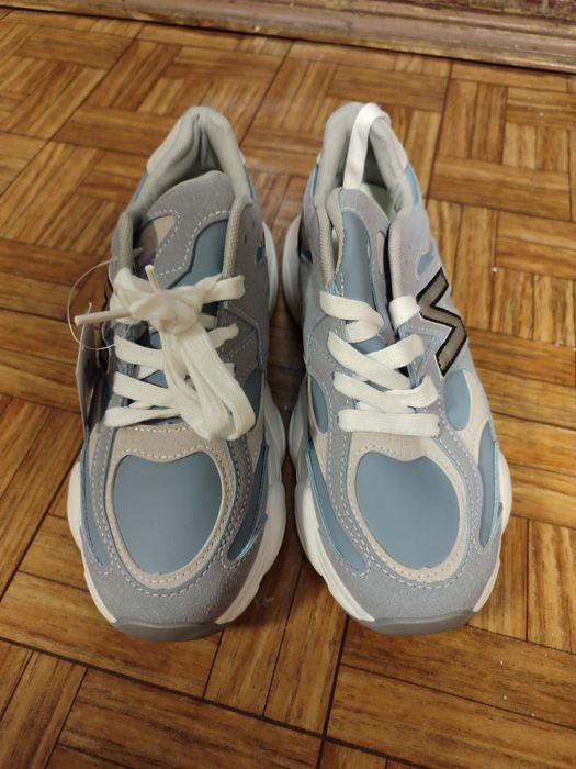 Кросівки    нові