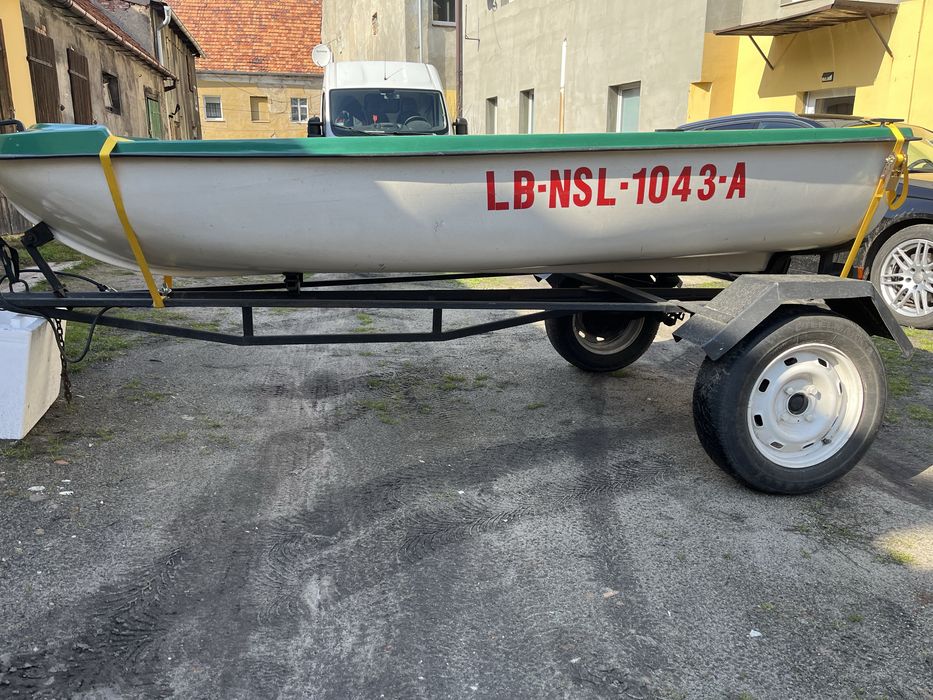 Łódka wedkarska z przyczepką