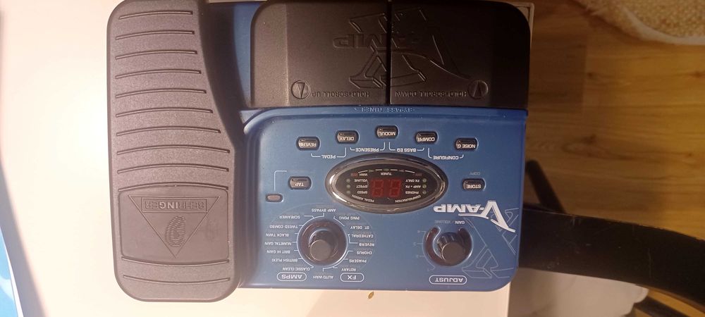 Pedais de efeitos (cry baby wah, x-vamp)