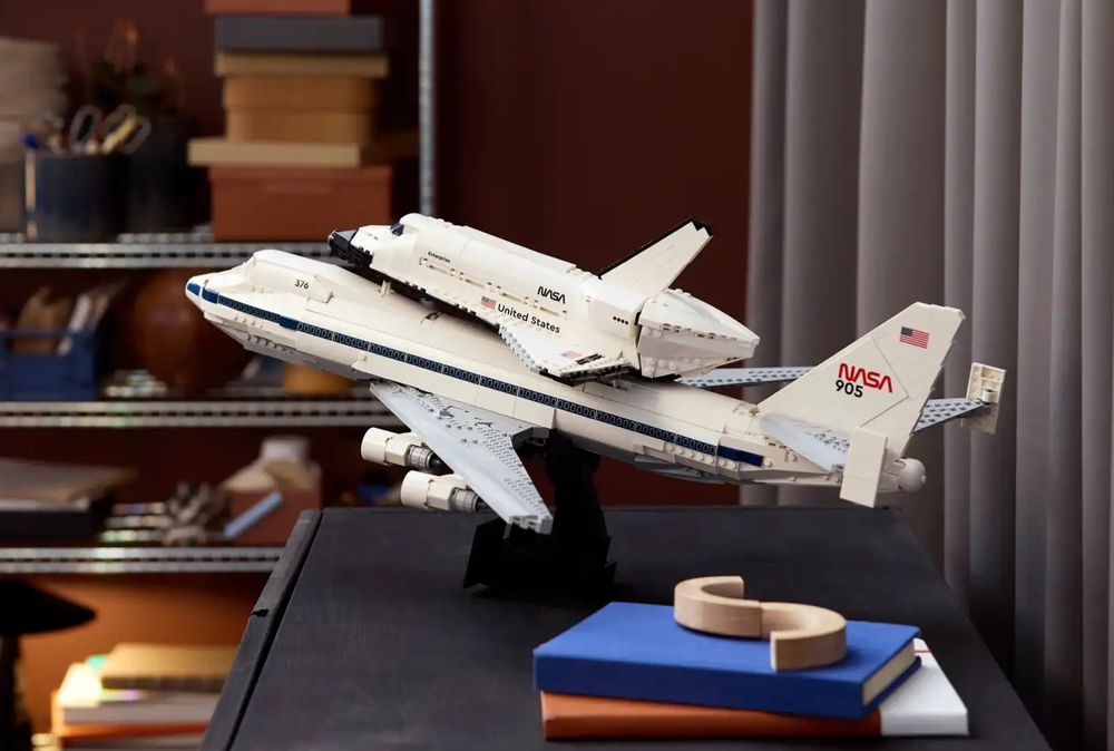 Конструктор Літак-носій шатлів (10360) в коробці, 2417 деталей