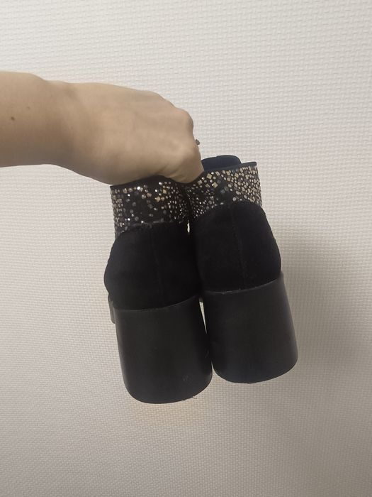 Чорні ботильйони натуральний замш, жіноче взуття, утеплені з камінцями