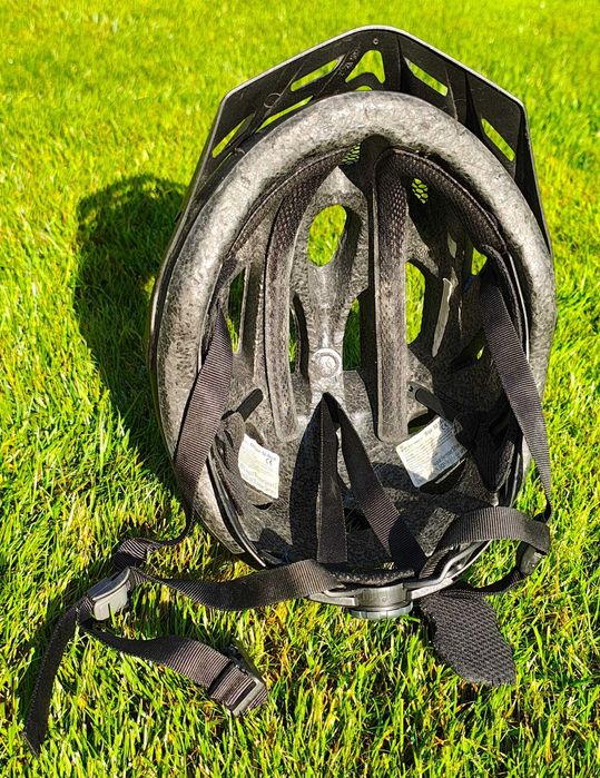 Kask rowerowy ABUS z limitowanej serii BMW