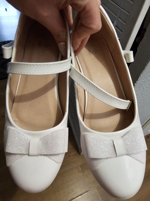 Śliczne buciki białe r 35