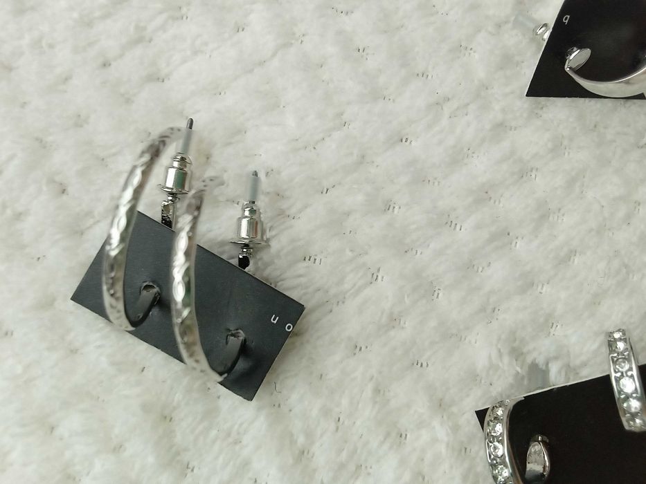 Ciekawa biżuteria i kolczyki damskie