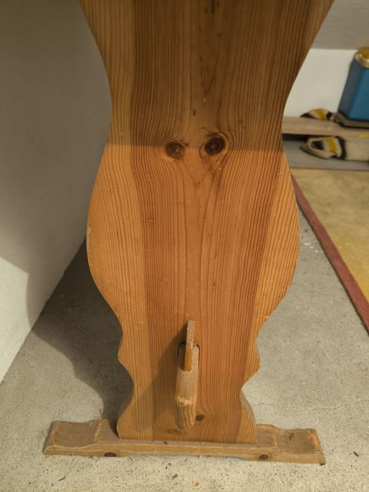 Mesa de Madeira com Duas Pernas