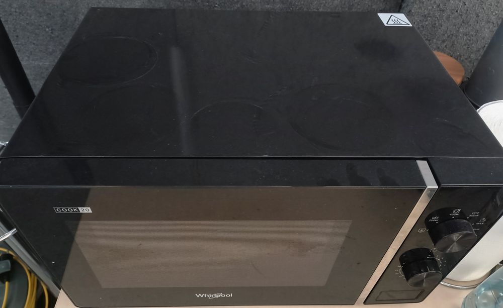 Whirpool kuchenka mikrofalowa 1200W MWP103 B