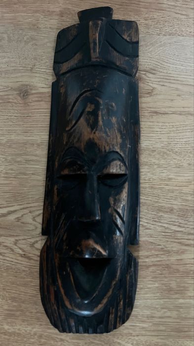 Mascara africana em madeira