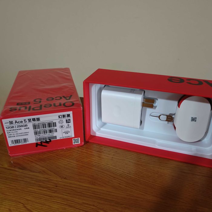 OnePlus Ace 5 Ultra 5 12/256GB  чорний розблокований Dimensity9400+