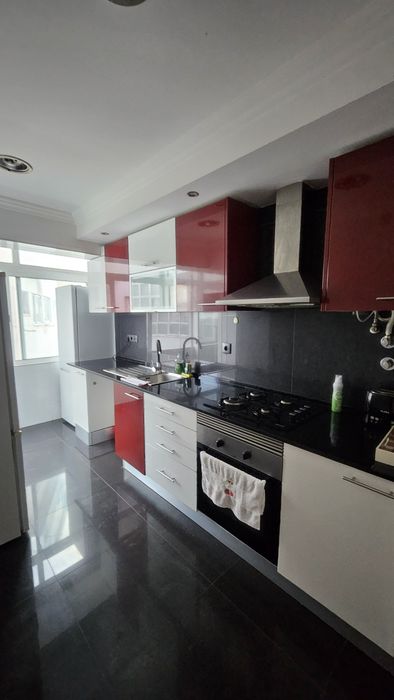 Quarto individual mobiliado — Cacilhas, a 7 min do cais