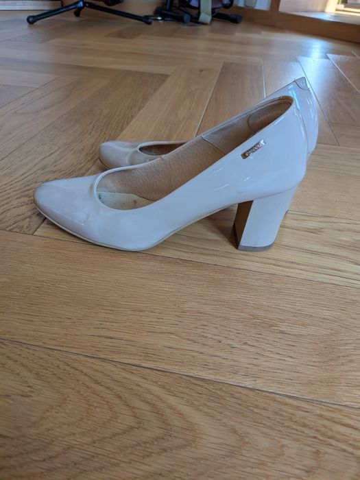 Buty na obcasach Lasocki beżowe 37
