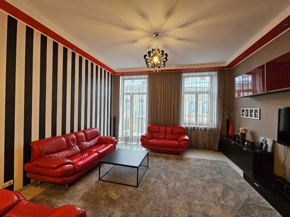 Продаж унікальної квартири на вул. Руська, поруч ЦУМ