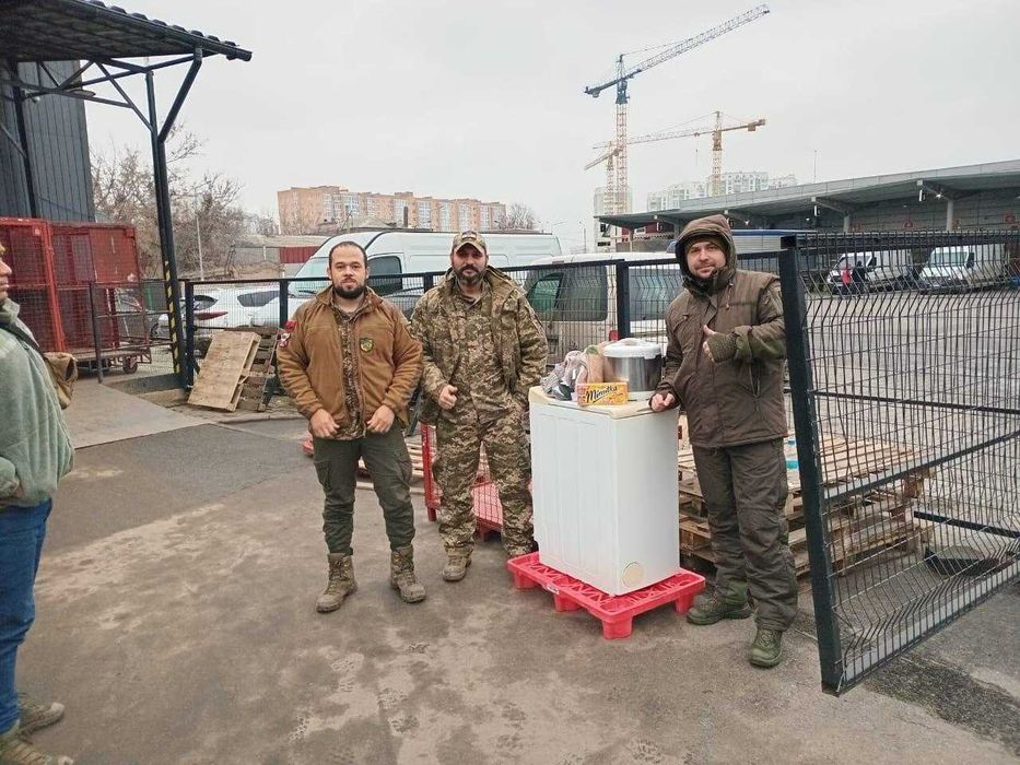 Ми гуманітарна організація, і нам потрібна ваша допомога.