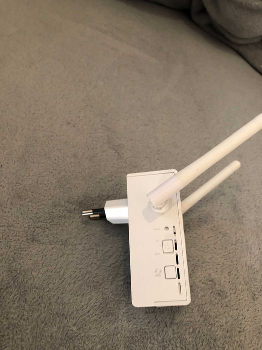 Access Point/ Repetidor de sinal. Muito pouco usado entro em mão.