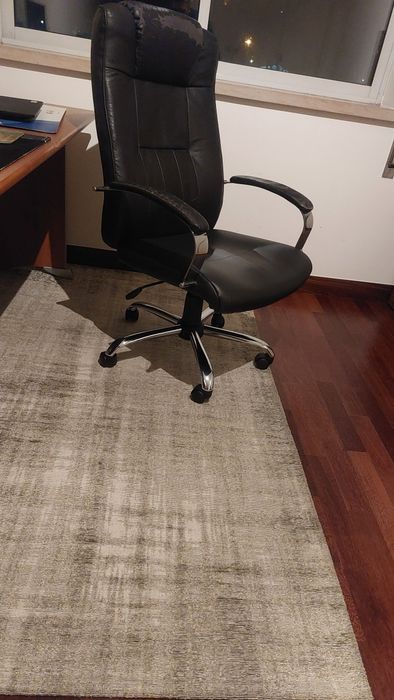 Secretária e módulo de gavetas com OFERTA da cadeira- como novo