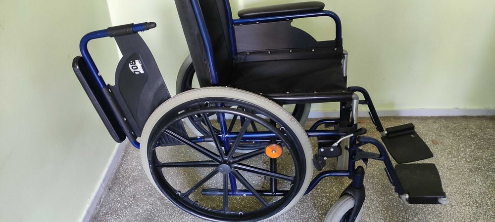 Ręczny wózek inwalidzki 708D Vermeiren
