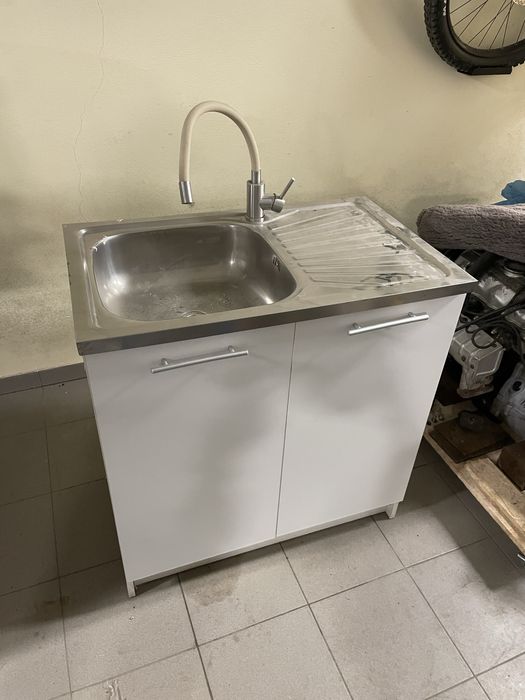 Zlewozmywak z baterią i szafką