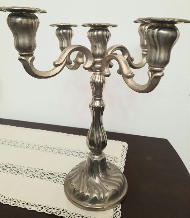 Castiçal em casquinha com suporte para 5 velas