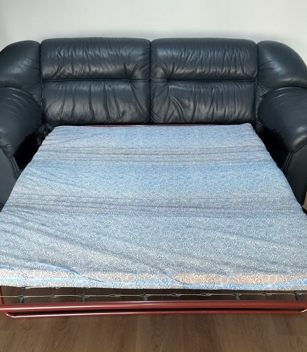 Conjunto de Sala em Pele: Sofá Cama + 2 Sofás + Pufe + Mesa Centro
