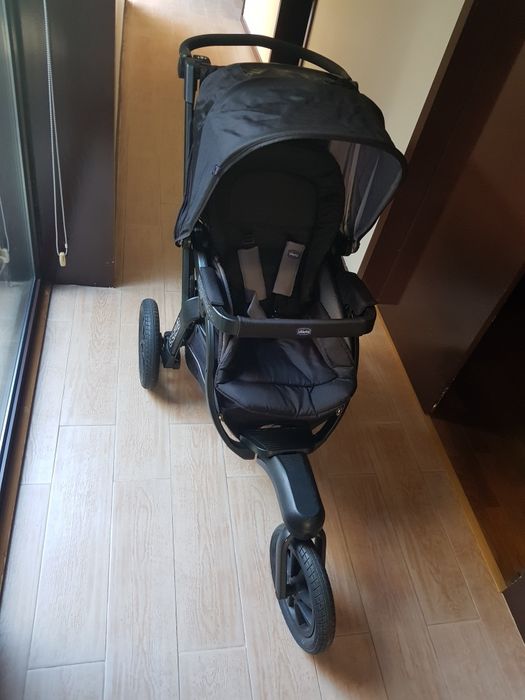 Carrinho de bebê usado