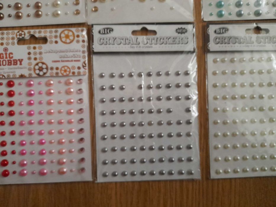 Половинки жемчужин на клеевой основе для скрапбукинга и рукоделия