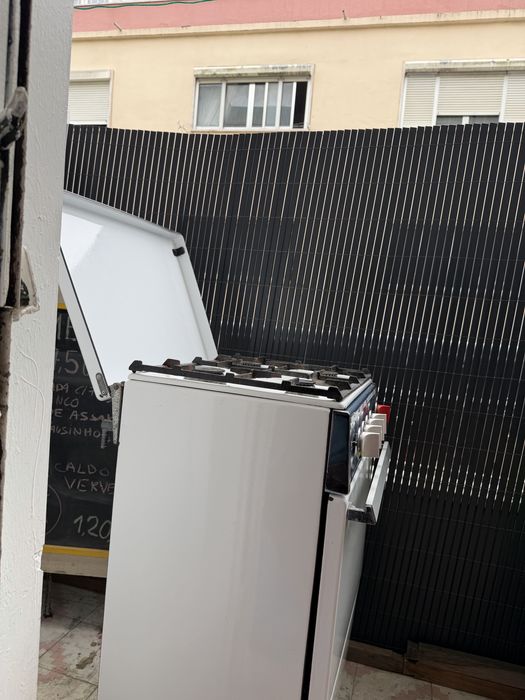 Fogão a Gás Portugal 4 Bocas com Forno — Clássico