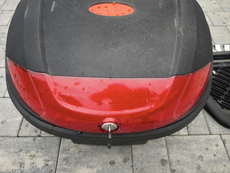 Kufer centralny motocyklowy