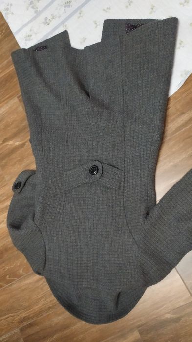 Elegancki płaszcz rozmiar 34 Reserved rękaw 3/4 z 40% wełna wiosenny