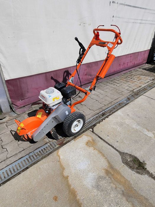 Frezarka do pni DOSCO  karczownica łuparka silnik honda