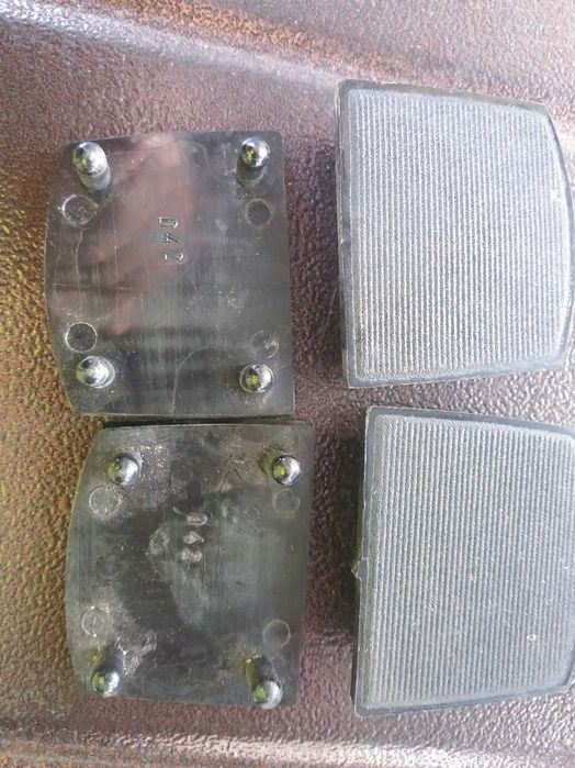 Fleczki do butów nowe 2 pary  nr.widniejący na fleczku to 042