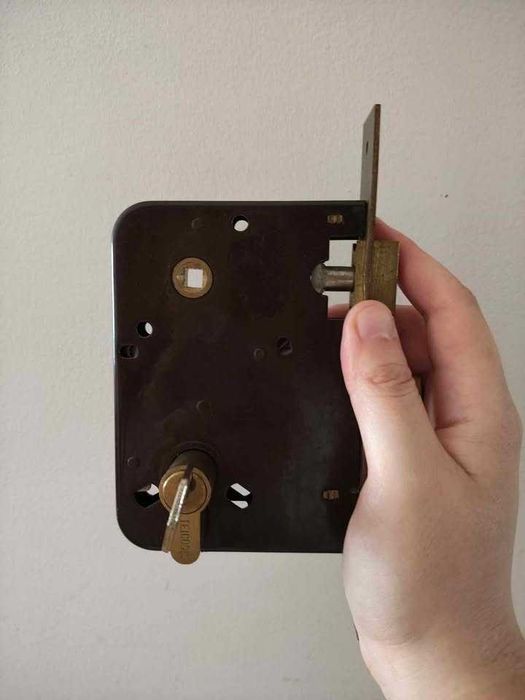 Fechadura com uma chave incluída