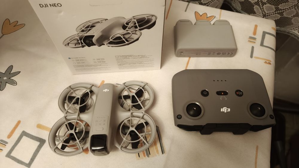 Dron DJI Neo Fly More Combo 2mc