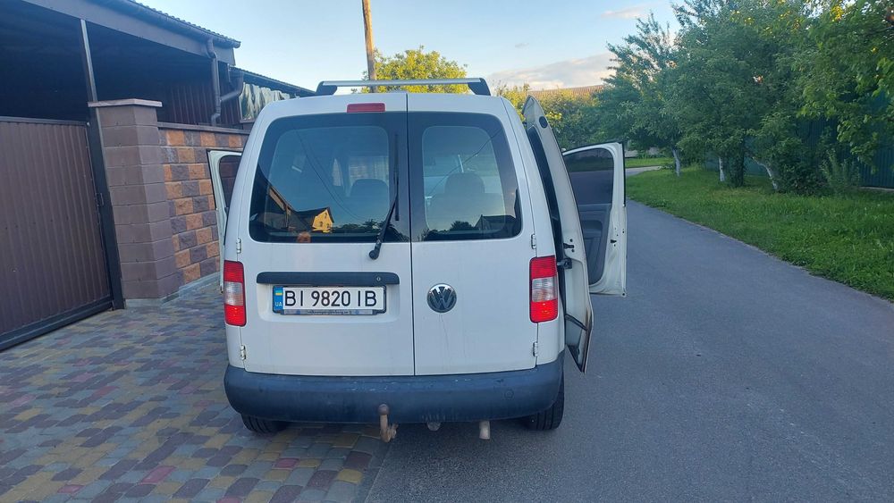 Автомобіль фолцваген кадді