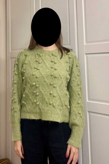 Zielony sweter ciepły