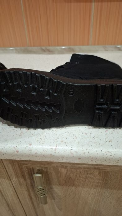 Nowe buty damskie zimowe.