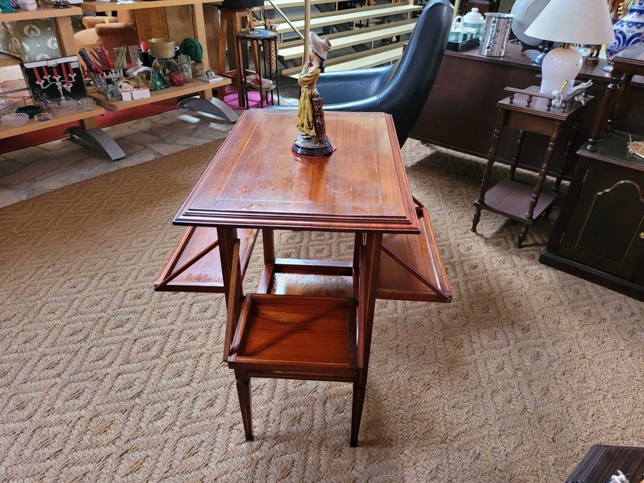 Wooden side table with 4 shelves – Very good condition64584267879810123