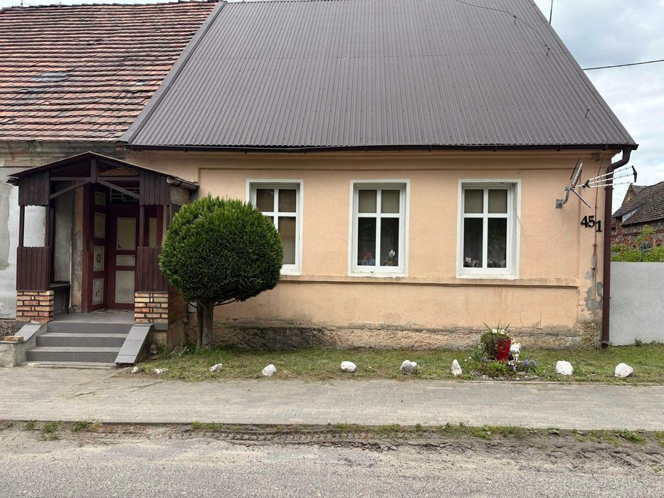 Dom z budynkiem gospodarczym wraz z dużą działką.