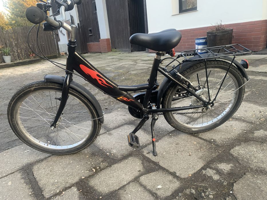 Rower dzieciecy z płomieniami