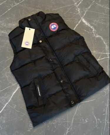 CANADA GOOSE Czarny top bez rękawów