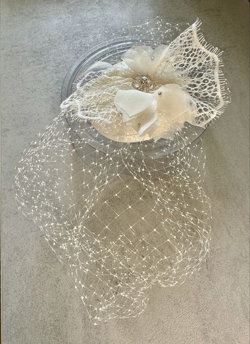 Fascynator ślubny  / Toczek z woalką