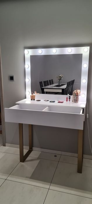 toaletka z lustrem, stanowisko wizażowe wysokie