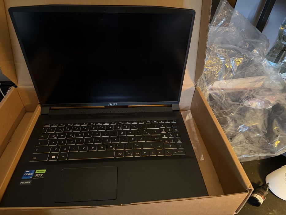 MSI CreatorPro M16/RTX 2000 Ada Generation/32GB