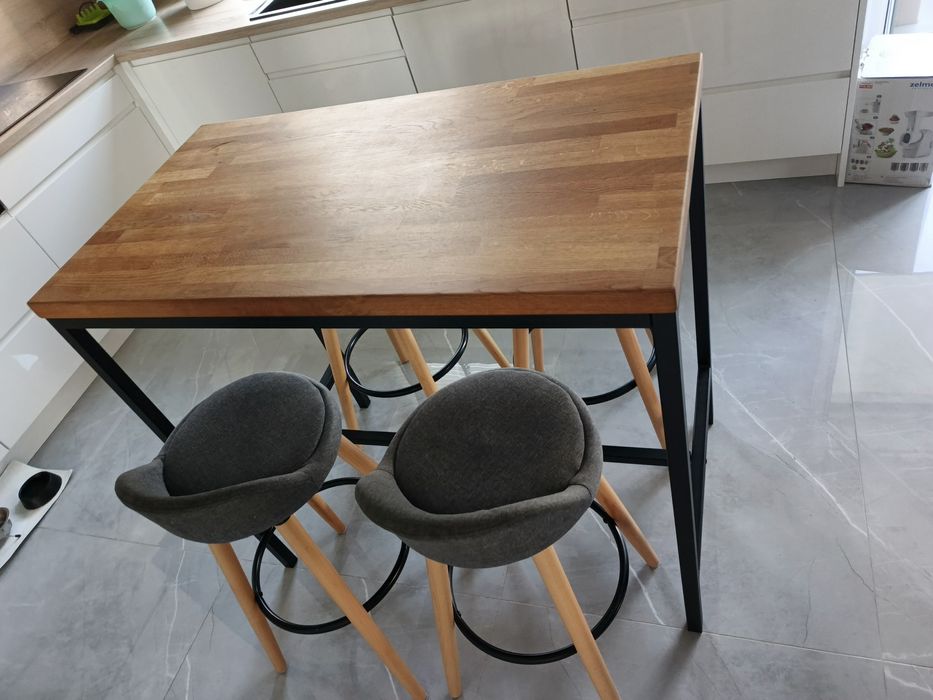 Stół dębowy+ krzesła hokery