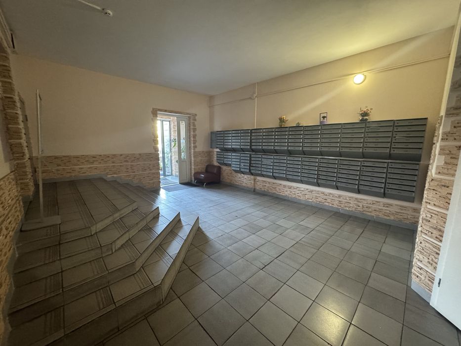 Продаж 2 кім. 65 кв.м Саперно-Слобідська 22